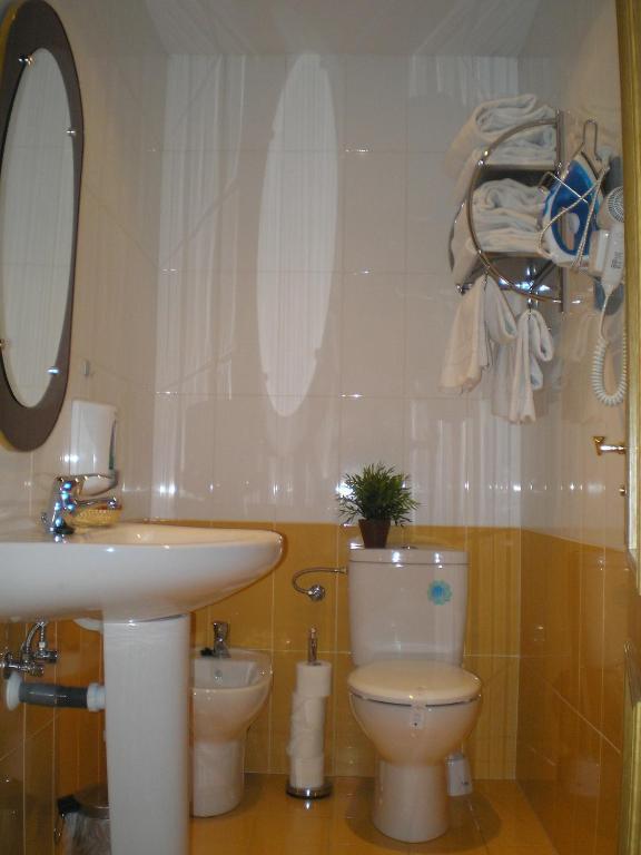Apartamentos Turísticos Reyes Católicos Zaragoza Quarto foto